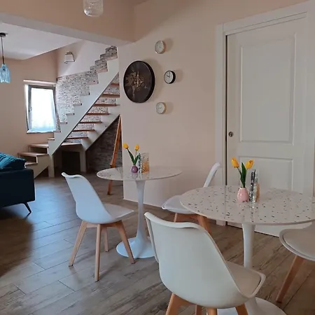 House Delfina فندق مبيت وإفطار 3*