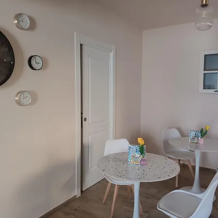 فندق مبيت وإفطار House Delfina 3*